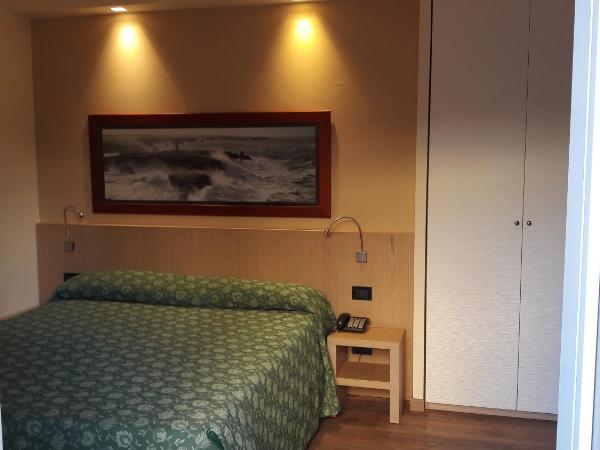 Hotel Esperia : photo 2 de la chambre chambre double ou lits jumeaux Économique avec balcon