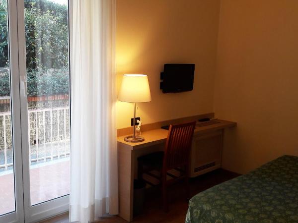Hotel Esperia : photo 4 de la chambre chambre double ou lits jumeaux Économique avec balcon