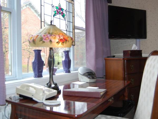 McGee's Inn : photo 2 de la chambre chambre lit queen-size 11