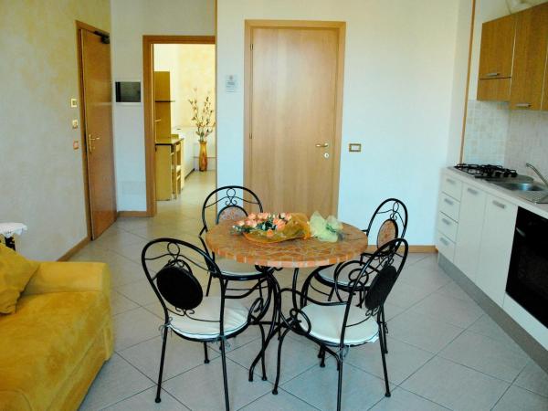 Hotel Residence Amarcord : photo 1 de la chambre appartement 1 chambre avec balcon