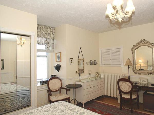 McGee's Inn : photo 3 de la chambre chambre lit queen-size - 19