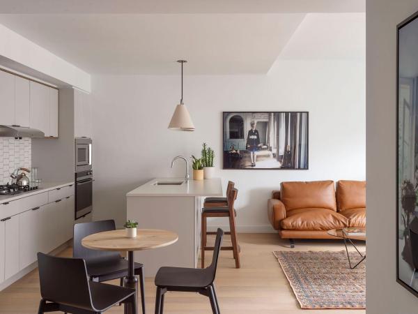 ROOST East Market : photo 10 de la chambre appartement 1 chambre avec salon