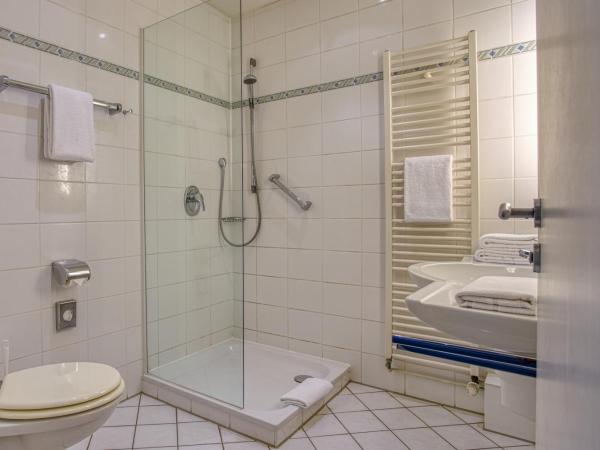 Hotel Kischers Landhaus : photo 4 de la chambre chambre double confort avec douche