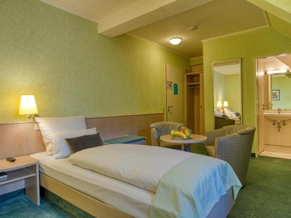 Hotel Kischers Landhaus : photo 2 de la chambre chambre double ou lits jumeaux avec douche