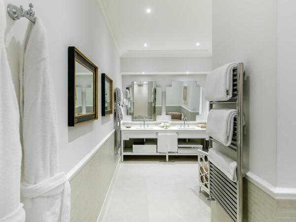 Bellevue Syrene : photo 2 de la chambre suite deluxe avec baignoire spa
