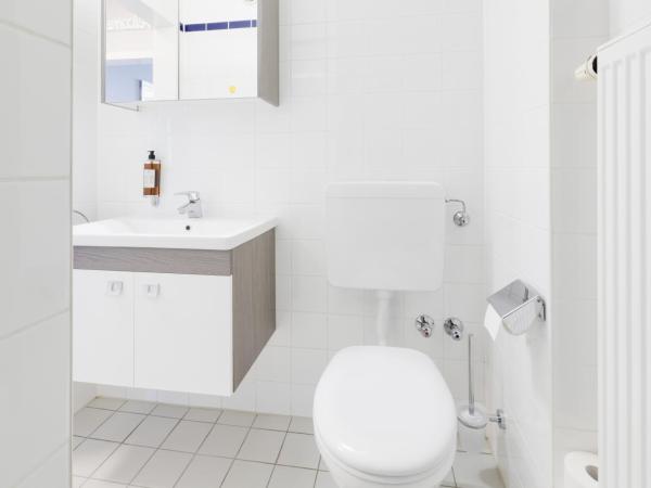 centerroom München City : photo 10 de la chambre chambre double avec balcon et cuisine