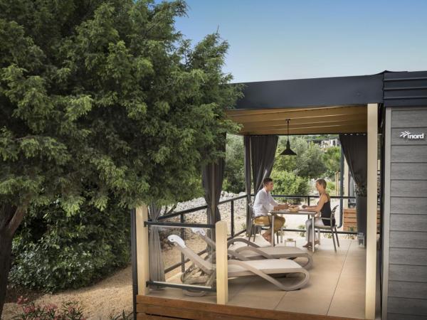 Valamar Camping Krk : photo 1 de la chambre bella vista chalet for 2