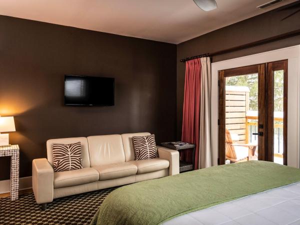 Hotel Broad Ripple : photo 4 de la chambre chambre lit king-size avec balcon