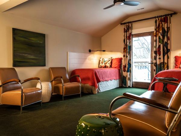 Hotel Broad Ripple : photo 1 de la chambre chambre familiale avec balcon