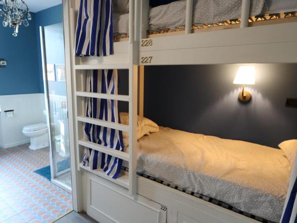 Grand Hostel Coconut : photo 4 de la chambre lit dans dortoir mixte de 8 lits 