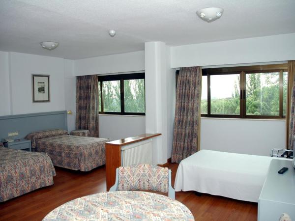 Hotel Escuela Madrid : photo 2 de la chambre chambre triple