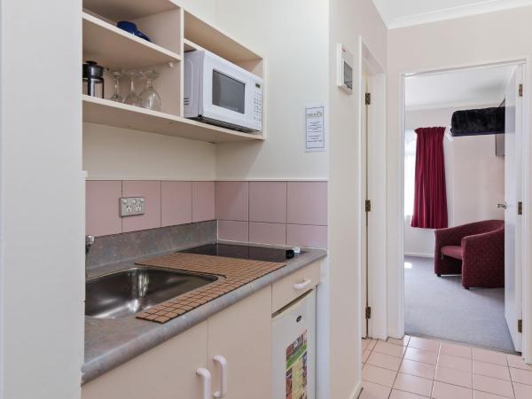 ASURE PRINCE motor lodge : photo 5 de la chambre suite 1 chambre familiale avec baignoire 