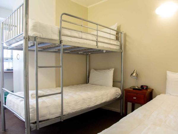 City Lodge Accommodation : photo 3 de la chambre chambre triple