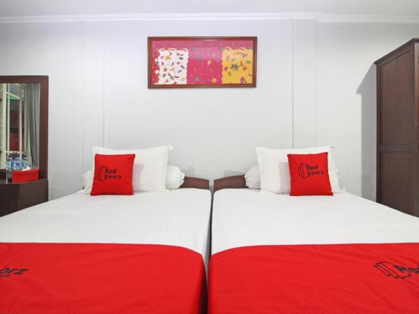 RedDoorz near Terminal Condong Catur : photo 4 de la chambre chambre lits jumeaux supérieure