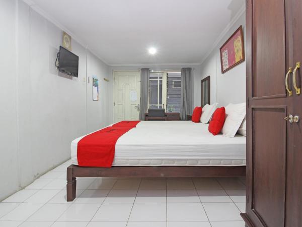 RedDoorz near Terminal Condong Catur : photo 3 de la chambre chambre lits jumeaux supérieure