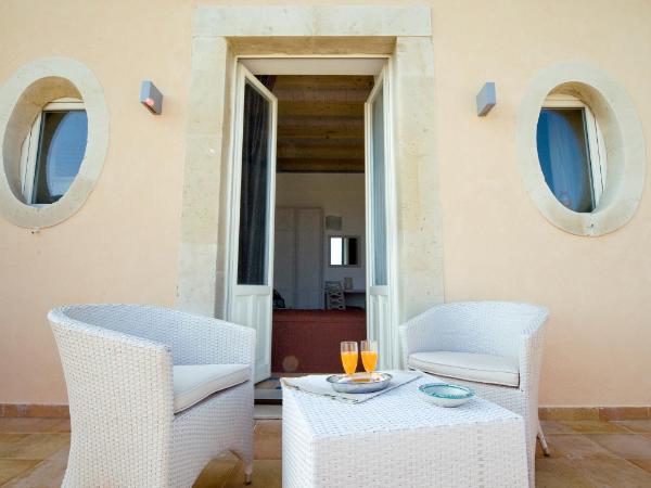 Hotel Villa Fanusa : photo 1 de la chambre chambre double ou lits jumeaux supérieure avec terrasse