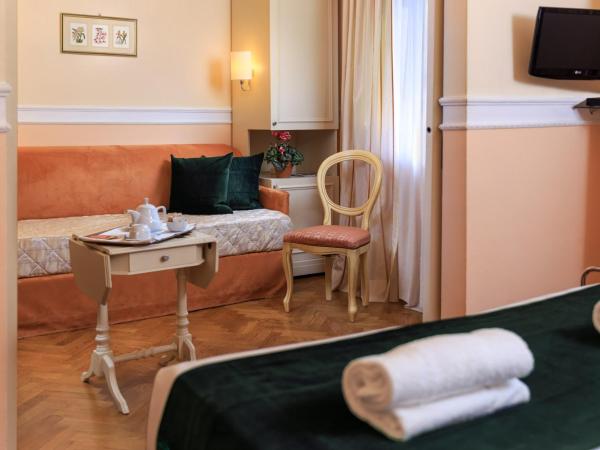 Hotel Villa Carlotta : photo 4 de la chambre chambre triple basique - annexe