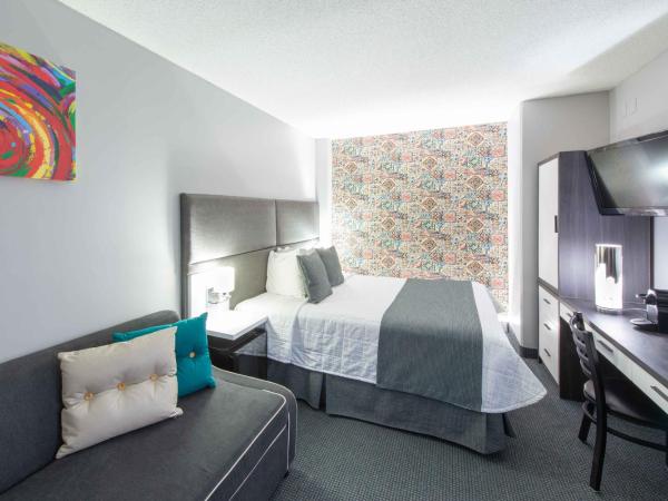 Travelodge by Wyndham Montreal Centre : photo 4 de la chambre chambre lit queen-size d'angle avec canapé-lit - non-fumeurs