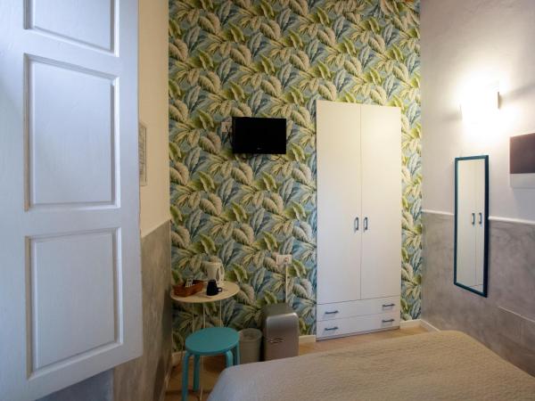 Hotel Bencidormi : photo 4 de la chambre chambre simple avec salle de bains extérieure privative
