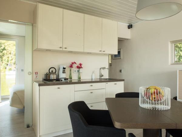 Haus direkt am See : photo 5 de la chambre péniche