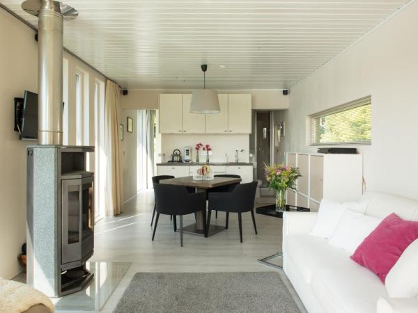 Haus direkt am See : photo 8 de la chambre péniche