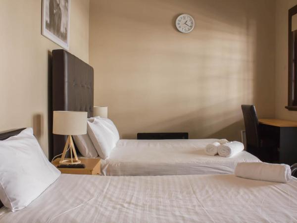 Campsie Hotel : photo 4 de la chambre chambre triple avec balcon