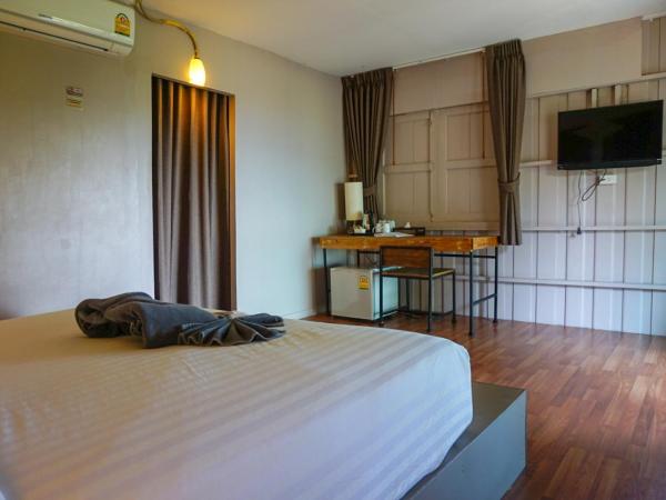 HIP Seaview Resort @ Phi Phi : photo 4 de la chambre bungalow avec vue partielle sur la mer