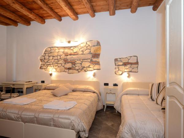 CQ Rooms Verona : photo 7 de la chambre chambre triple avec salle de bains privative