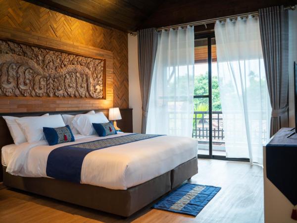 Phor Liang Meun Terracotta Arts : photo 3 de la chambre chambre double deluxe avec balcon (plafond en bois)