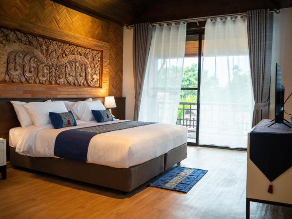 Phor Liang Meun Terracotta Arts : photo 4 de la chambre chambre double deluxe avec balcon (plafond en bois)