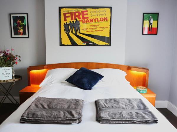 The Dark Horse Pub : photo 5 de la chambre chambre lit king-size