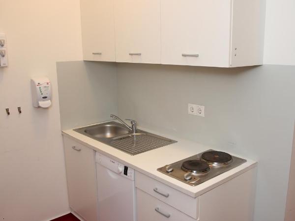 Twinhof : photo 3 de la chambre chambre triple avec salle de bains