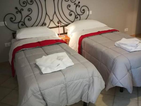 B&B BARBERA : photo 9 de la chambre chambre double ou lits jumeaux avec salle de bains privative