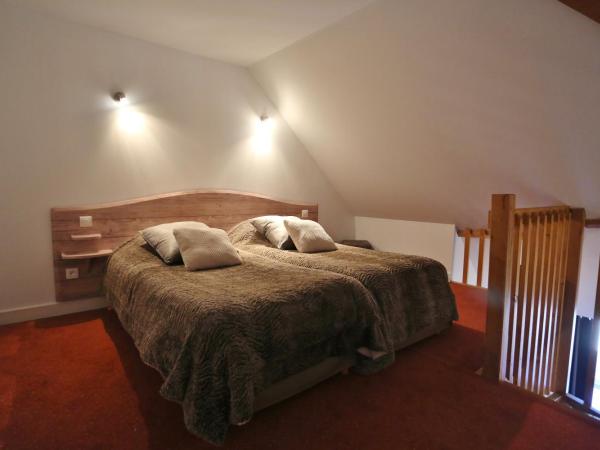 Best Western Le Pont d'Or : photo 5 de la chambre chambre familiale avec 1 lit double 2 lits jumeaux et cuisine