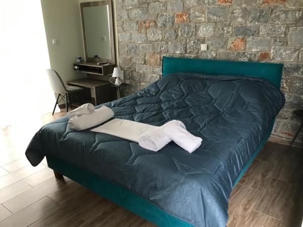 Verga's Apartments : photo 9 de la chambre chambre double deluxe - vue sur mer