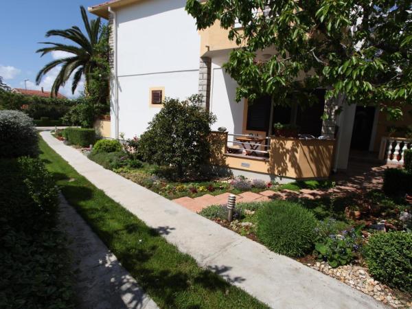 Apartments Kresan : photo 1 de la chambre studio avec balcon 