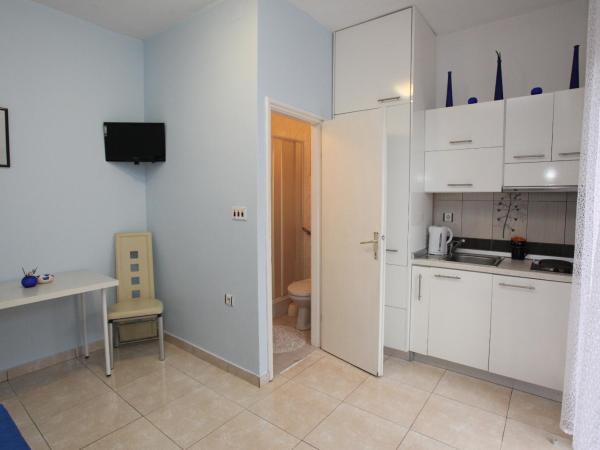 Apartments Kresan : photo 7 de la chambre studio avec balcon 