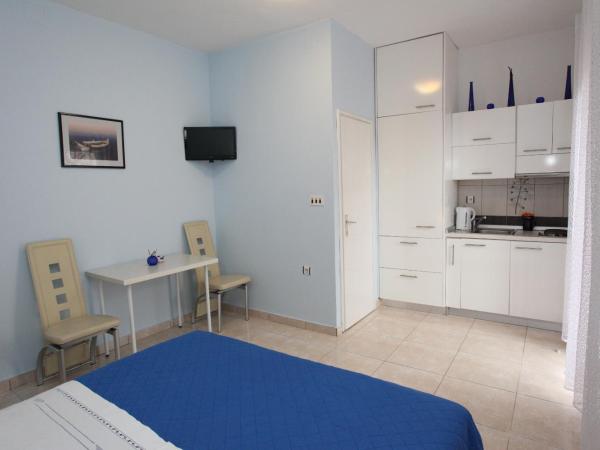 Apartments Kresan : photo 4 de la chambre studio avec balcon 