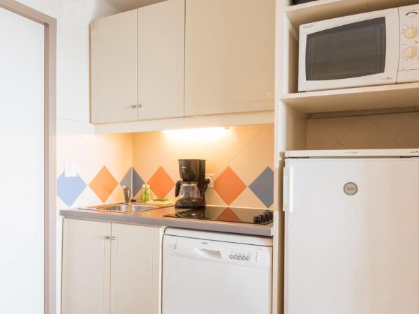 Résidence La Palme d'Azur Cannes Verrerie : photo 6 de la chambre appartement 2 chambres supérieur avec vue sur la mer (6 adultes)