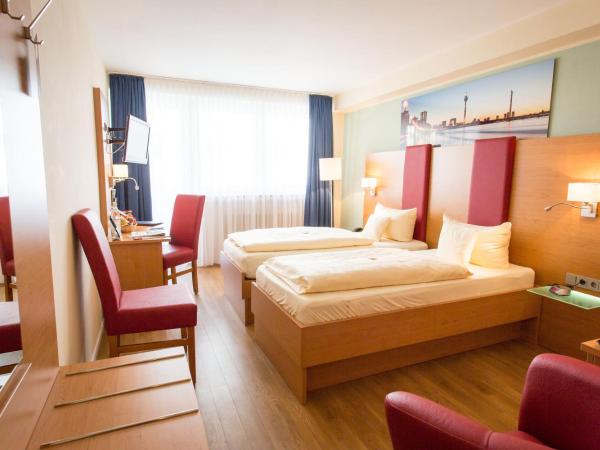 Hotel National Düsseldorf (Superior) : photo 3 de la chambre chambre double avec balcon