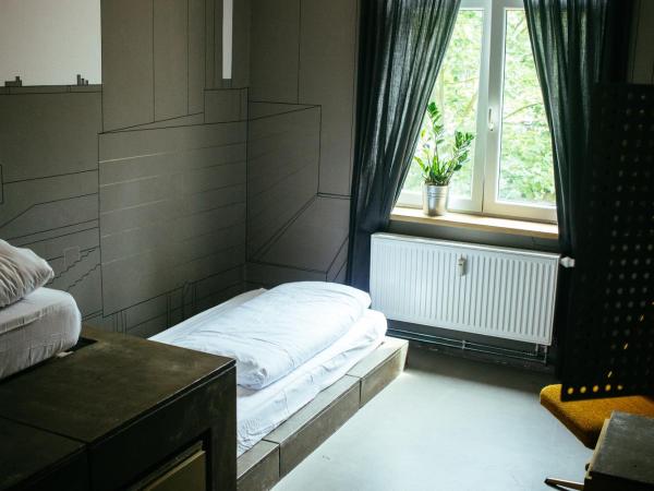 Hostel & Garten Eden : photo 1 de la chambre chambre lits jumeaux avec salle de bains commune