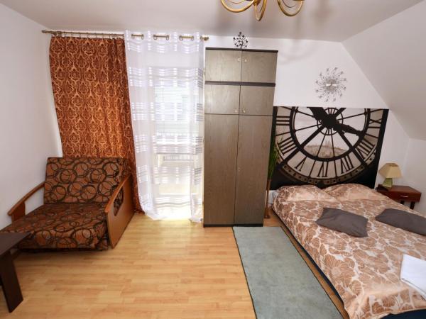 Hostel Madeira : photo 6 de la chambre chambre double avec balcon (3 adultes)
