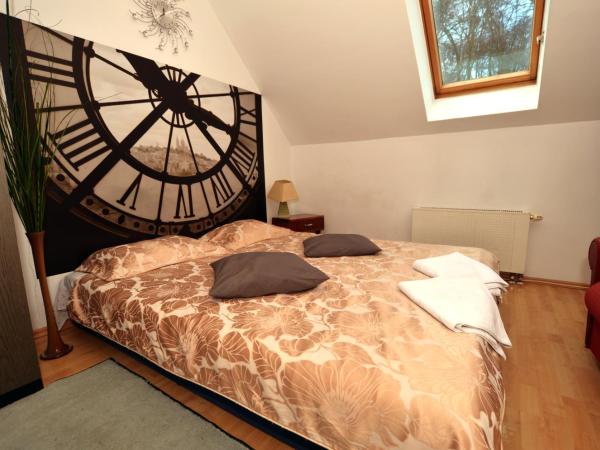 Hostel Madeira : photo 3 de la chambre chambre double avec balcon (3 adultes)