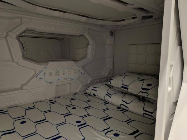 Space Cap Hotel : photo 2 de la chambre queen mix capsule
