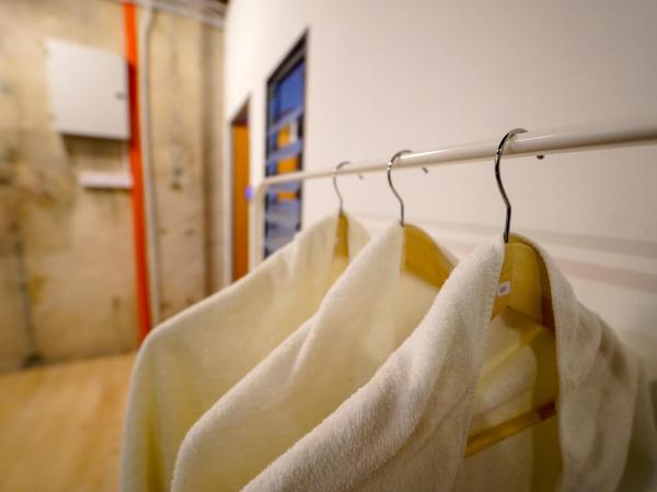 Dé Cafe & Rest House : photo 1 de la chambre lit superposé dans dortoir pour femmes