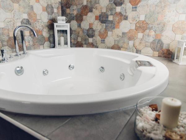 Etna Suite Group : photo 9 de la chambre suite deluxe avec baignoire spa