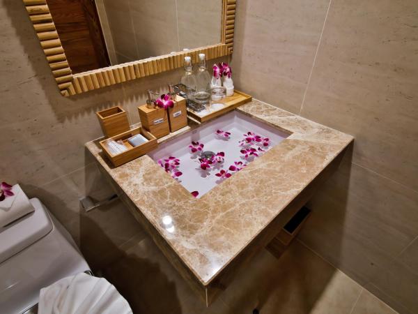 Phi Phi CoCo Beach Resort - SHA Extra Plus : photo 10 de la chambre bungalow de plage avec piscine