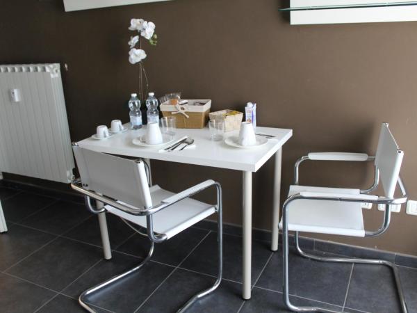 B&b My Bergamo : photo 6 de la chambre chambre double avec lit d'appoint