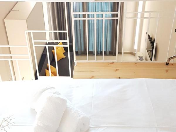 Ether Loft Suites : photo 4 de la chambre suite loft avec terrasse - loft rouge feu