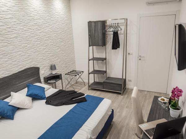 B&B Elegance : photo 1 de la chambre chambre double ou lits jumeaux avec salle de bains